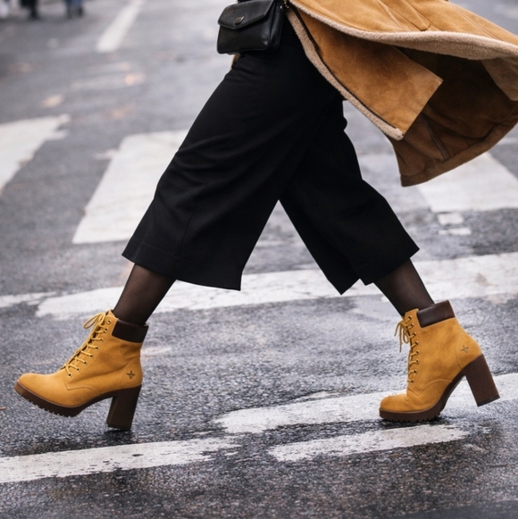 Timberland Women's Boots - Picture 3 of 5